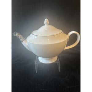 Wedgwood Signet Gold Teapot bone china England 5 cup